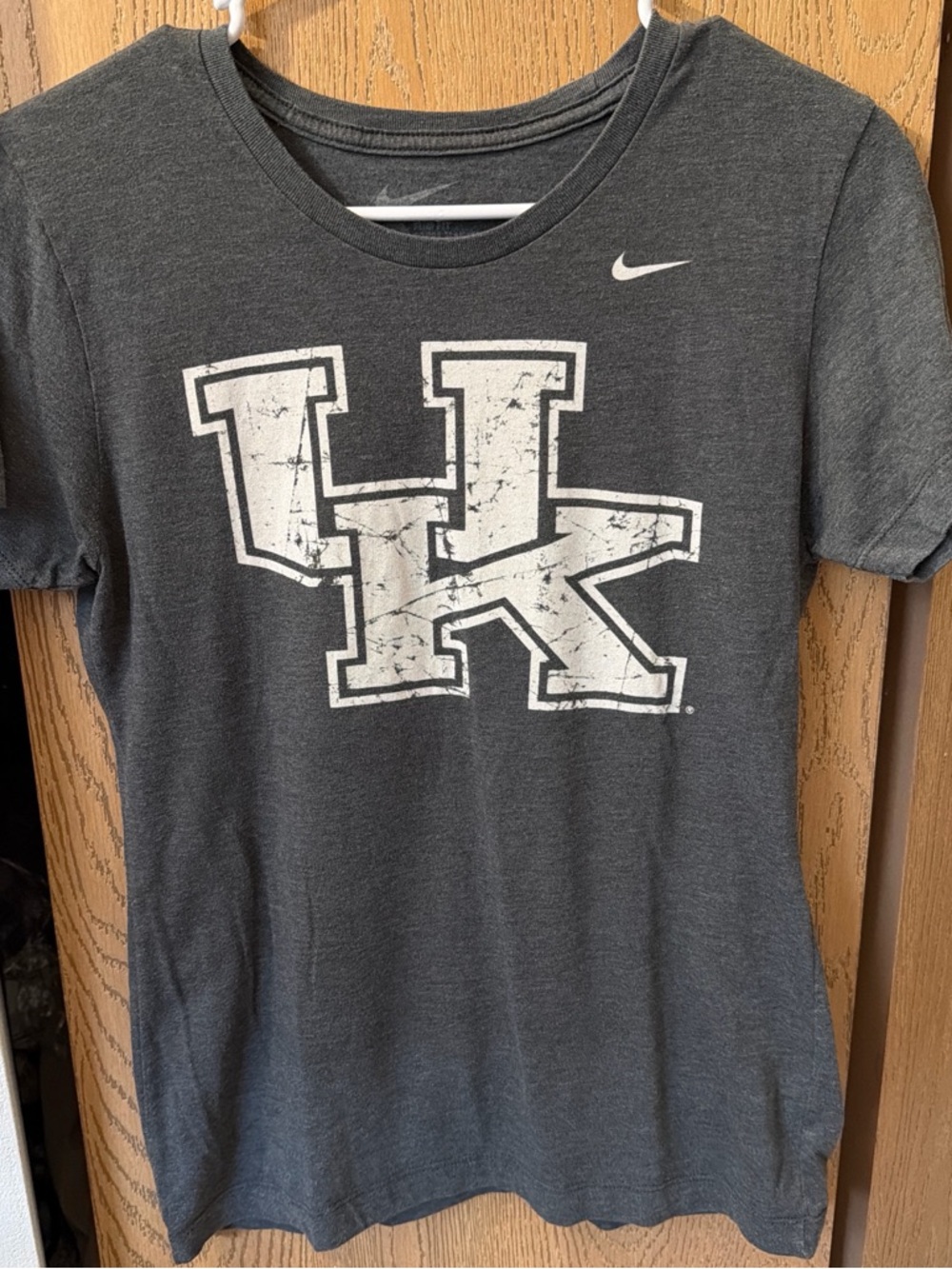 Nike University Of Kentucky Wildcats Gray T-Shirt - Women’s M